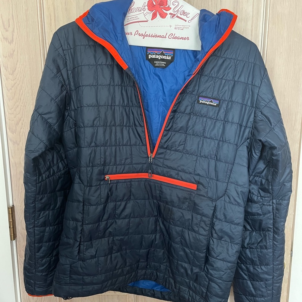 Navy Men’s Small Patagonia Puffer Jacket